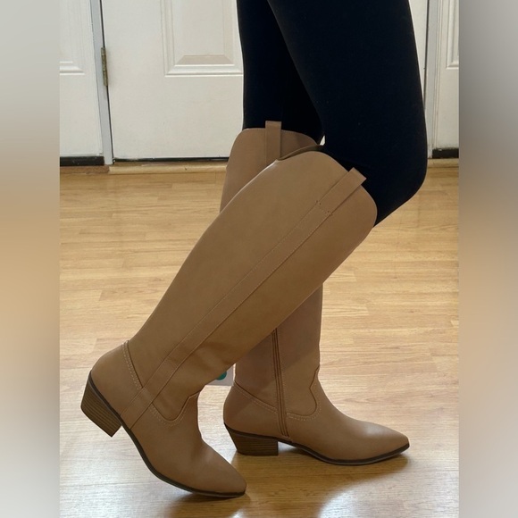 2406- Universal Thread Tan Knee-High Women's Boots Size 8 NWT - Picture 1 of 14